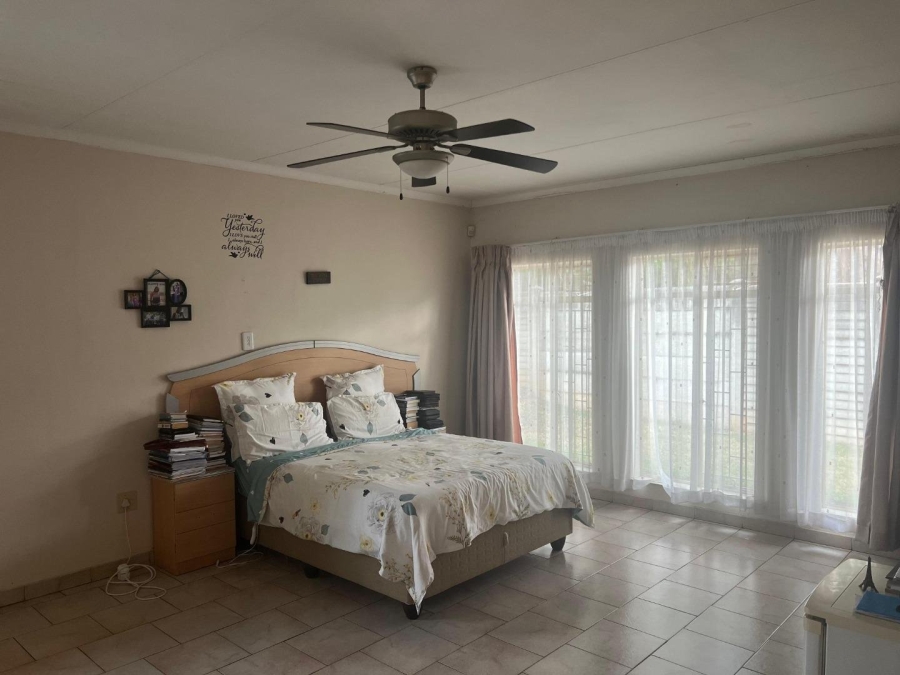 5 Bedroom Property for Sale in Potchefstroom South North West